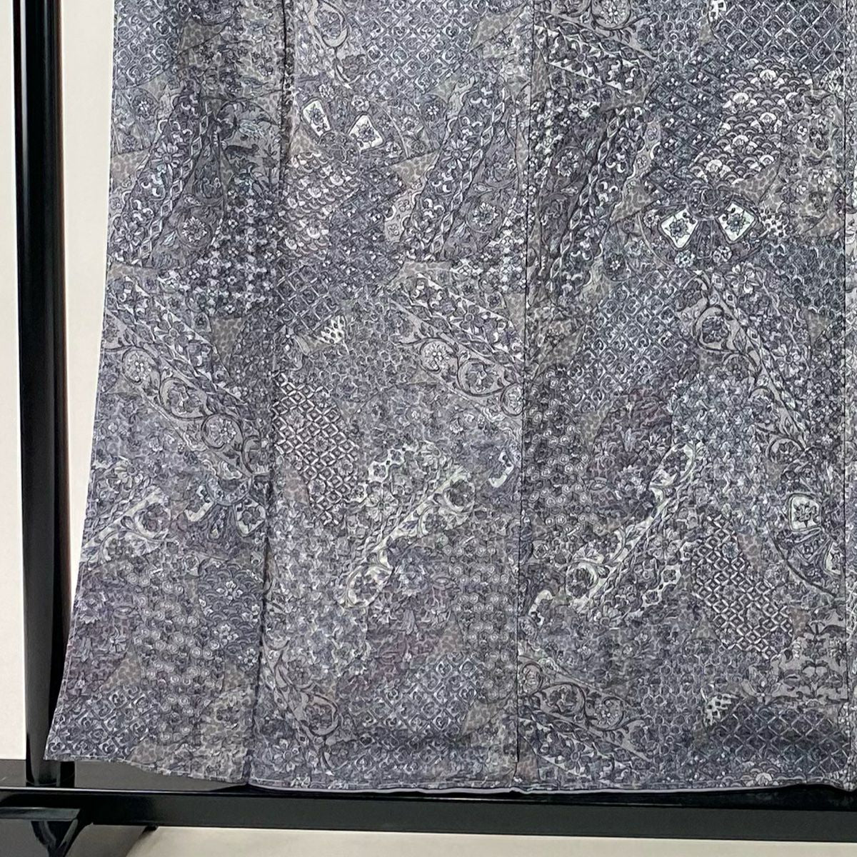 【美品】 小紋 身長157cm 袖長65cm M 雙層 大和 落款 草花紋 有職紋樣 縮緬 灰色 純蠶絲 秀品級