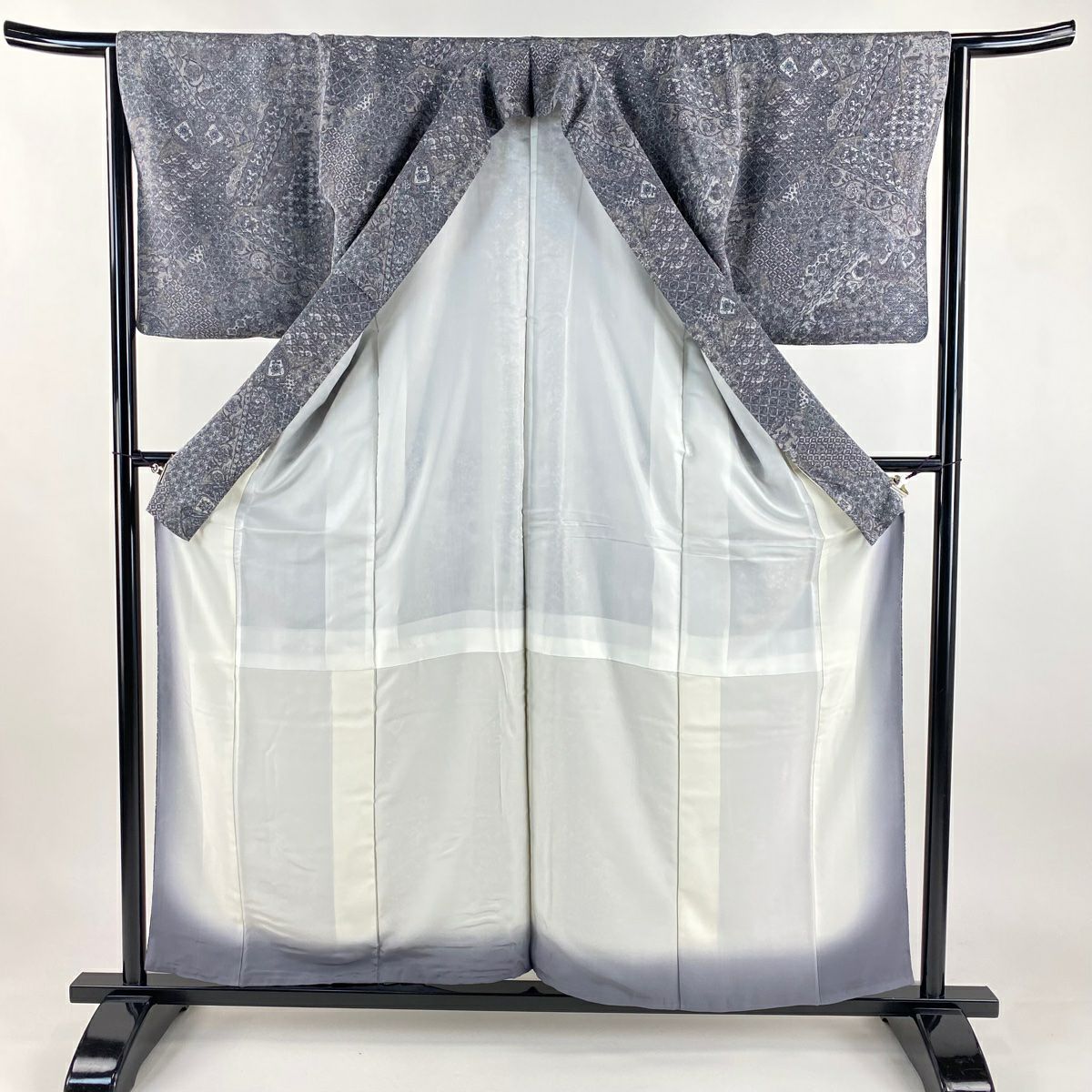 【美品】 小紋 身長157cm 袖長65cm M 雙層 大和 落款 草花紋 有職紋樣 縮緬 灰色 純蠶絲 秀品級