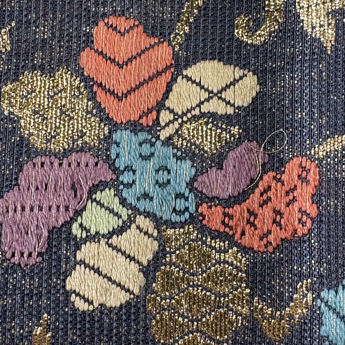 袋帶 名品級 じゅらく 落款あり 花唐草紋 市松樹模樣 金絲 金金箔 青紫 六通 純蠶絲