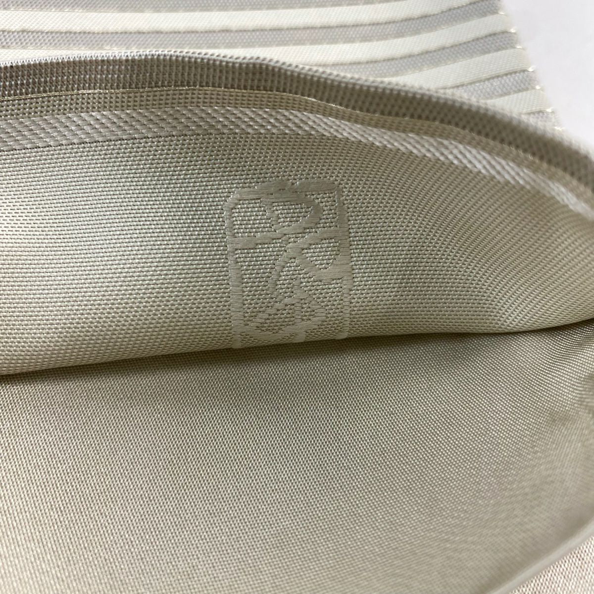 袋帶 秀品級 加納幸 落款 ますいわ屋 幾何學圖案 縞 銀線 金金箔 米色 お太鼓圖案 純蠶絲