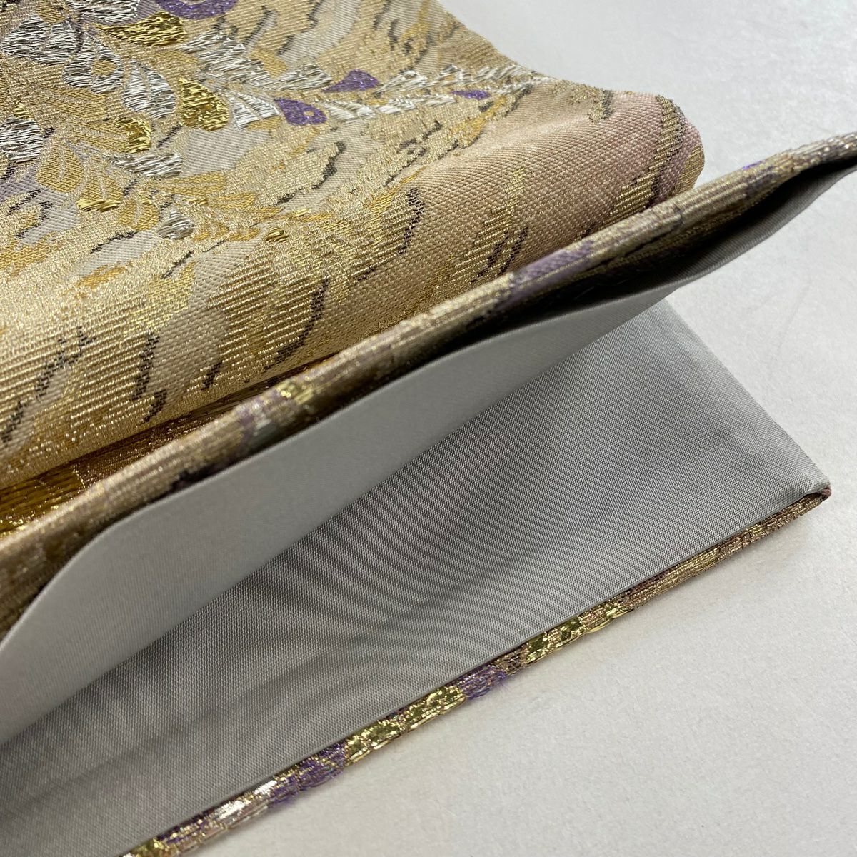 【美品】 袋帶 名品級 椿 草花紋 金金箔 金絲 紫 六通 純蠶絲