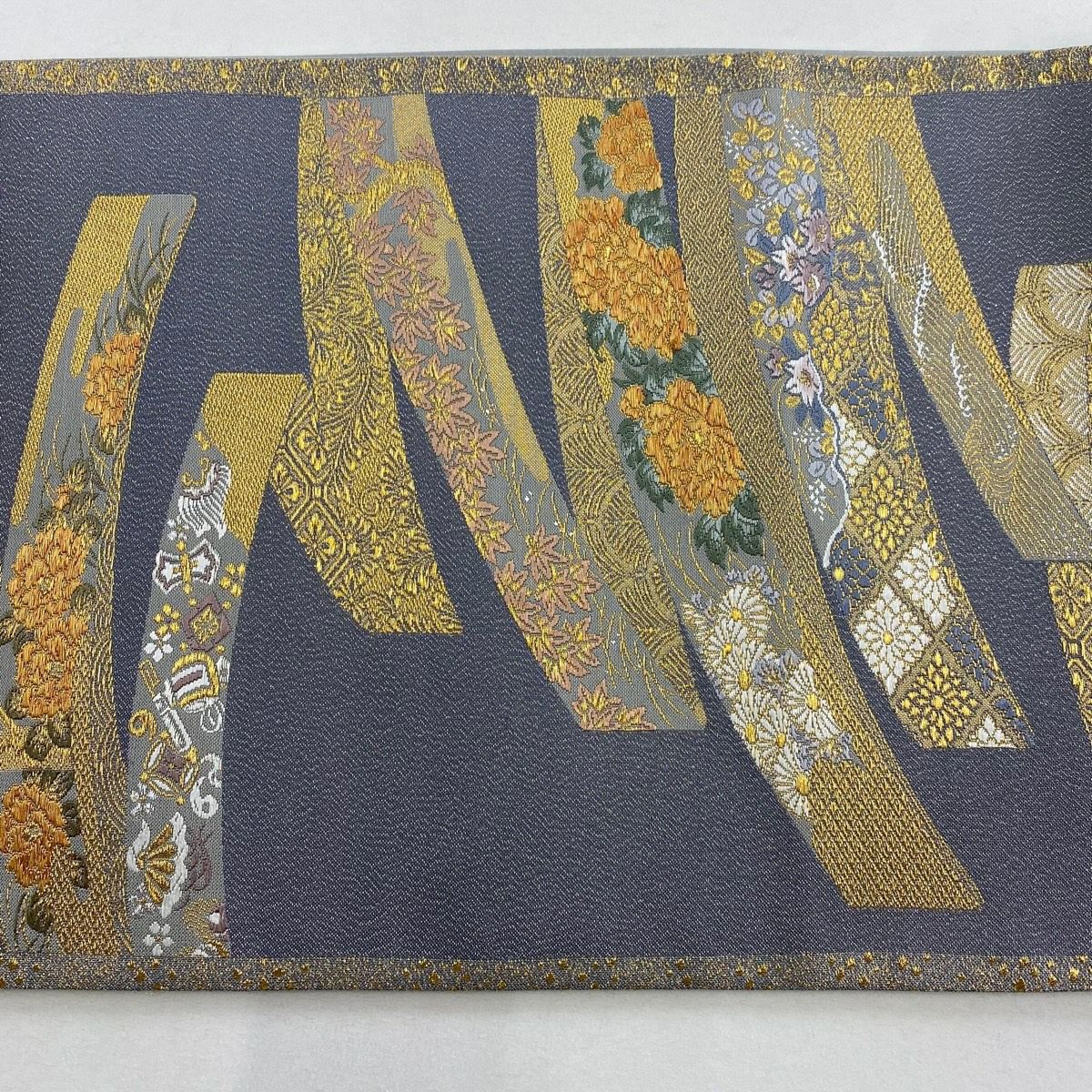 【美品】 袋帶 名品級 鈴乃屋 熨斗紋 寶盡くし 金絲 灰色 六通 純蠶絲