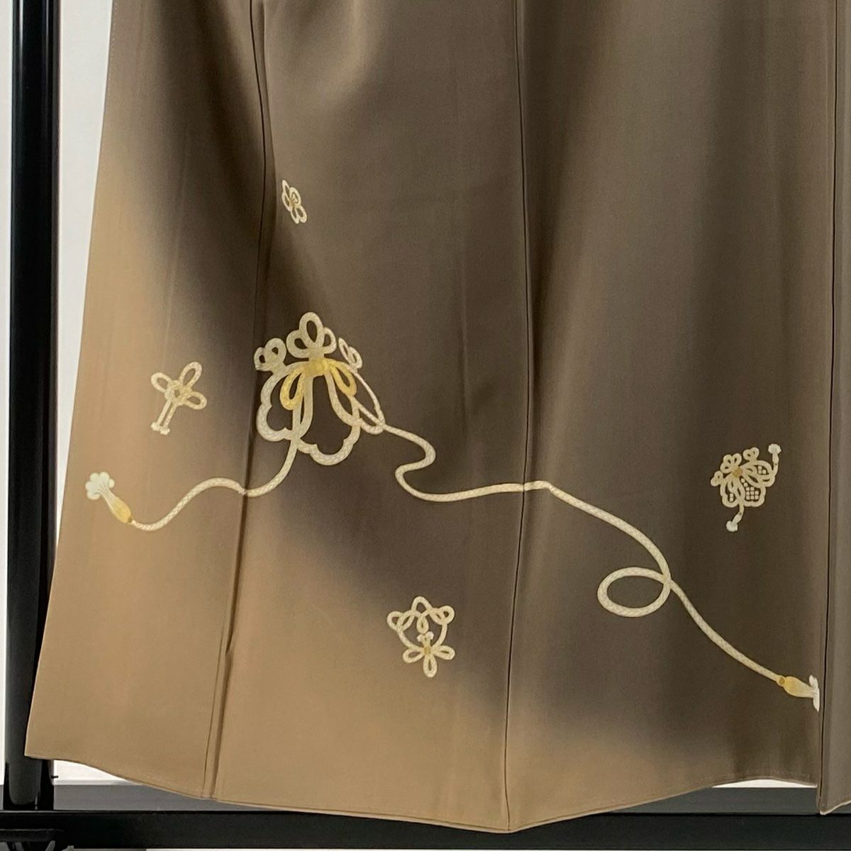 【美品】 付下 身長155cm 袖長65cm M 雙層 渡邊雪三郎 落款あり 組紐 金銀彩 漸層 灰茶 純蠶絲 逸品級