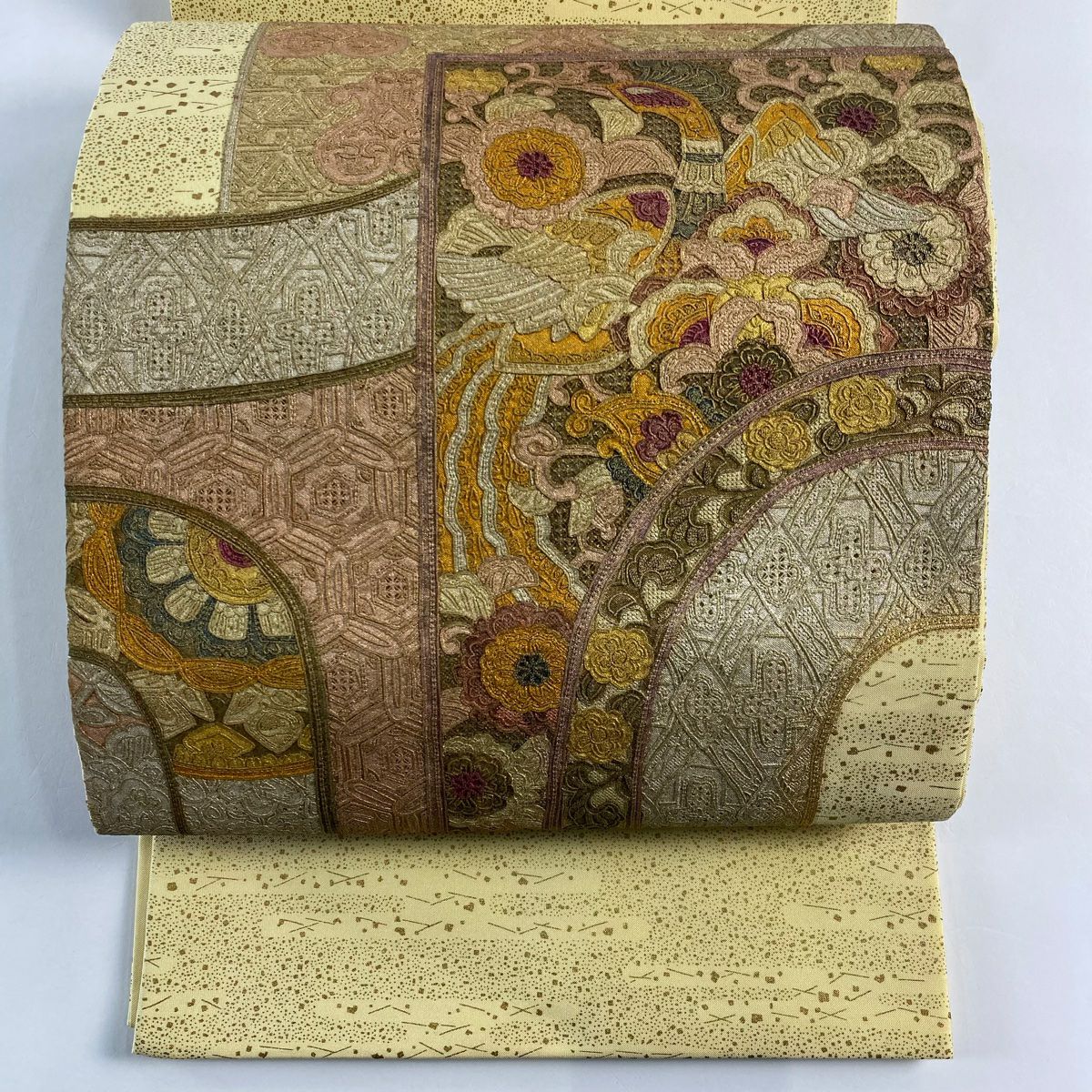 【美品】 袋帶 名品級 鳳凰 草花紋 金彩裝飾 刺繡 淺黃 お太鼓圖案 純蠶絲