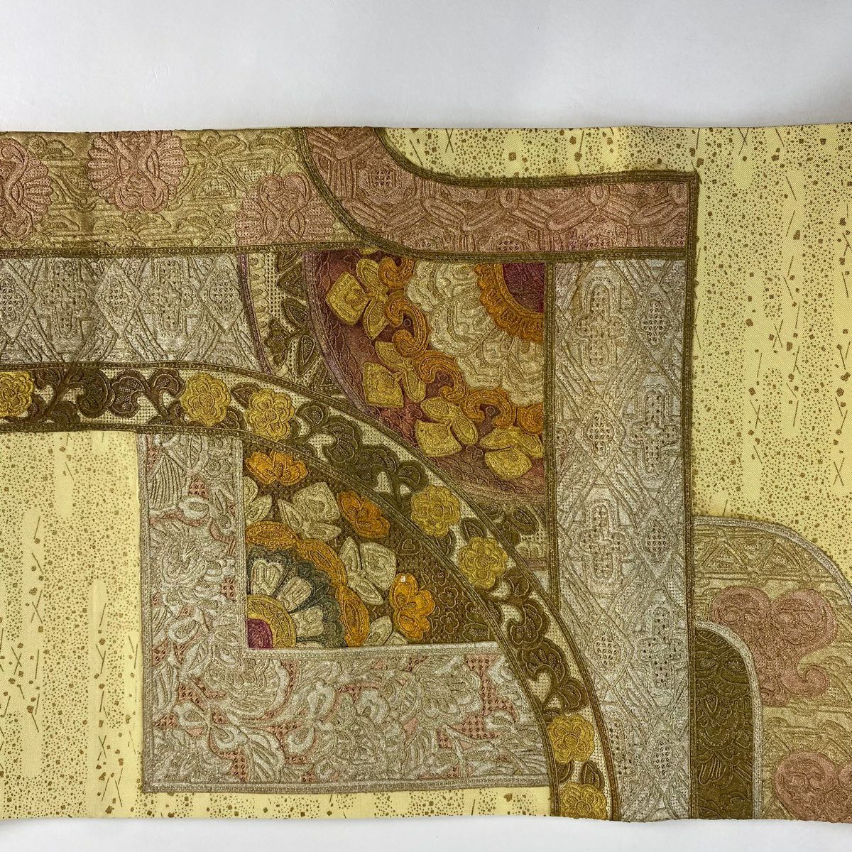 【美品】 袋帶 名品級 鳳凰 草花紋 金彩裝飾 刺繡 淺黃 お太鼓圖案 純蠶絲