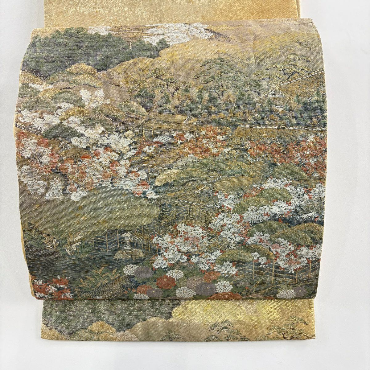 【美品】 袋帶 秀品級 草花紋紋 家屋 金金箔 金色 大鼓圖案 純蠶絲