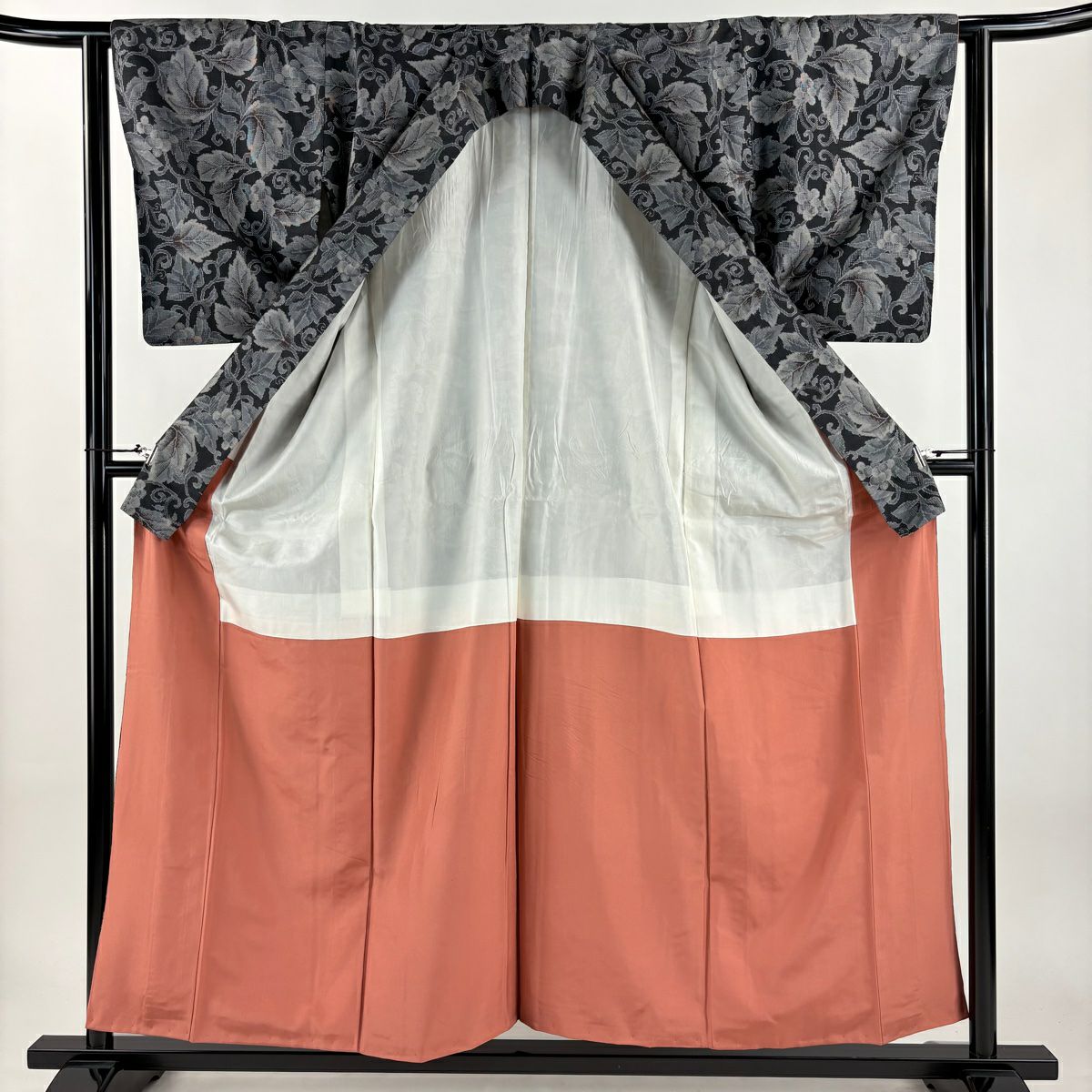 【美品】 紬織 身長157cm 袖長63cm S 雙層 葡萄唐草紋 墨 黑 純蠶絲 秀品級