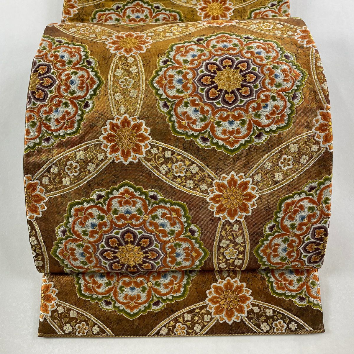 【美品】 袋帶 逸品級 河合美術織物 落款あり 豊明錦 關西仕立 華紋 草花紋紋 金糸 金金箔 金茶 六通 純蠶絲