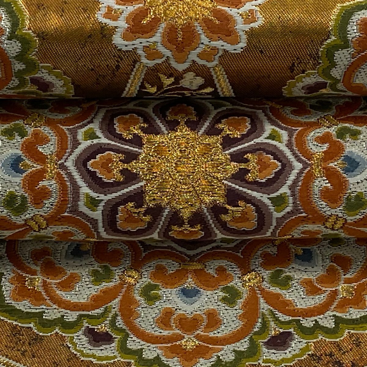 【美品】 袋帶 逸品級 河合美術織物 落款あり 豊明錦 關西仕立 華紋 草花紋紋 金糸 金金箔 金茶 六通 純蠶絲