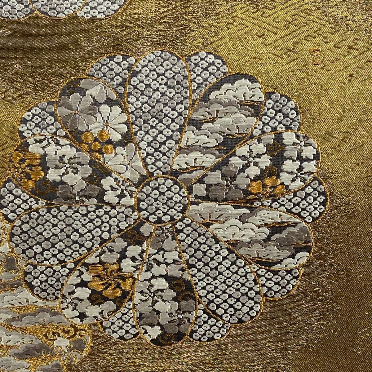 【美品】 袋帶 名品級 加納幸 落款あり 菊花 松樹 金絲 金茶 お太鼓圖案 純蠶絲