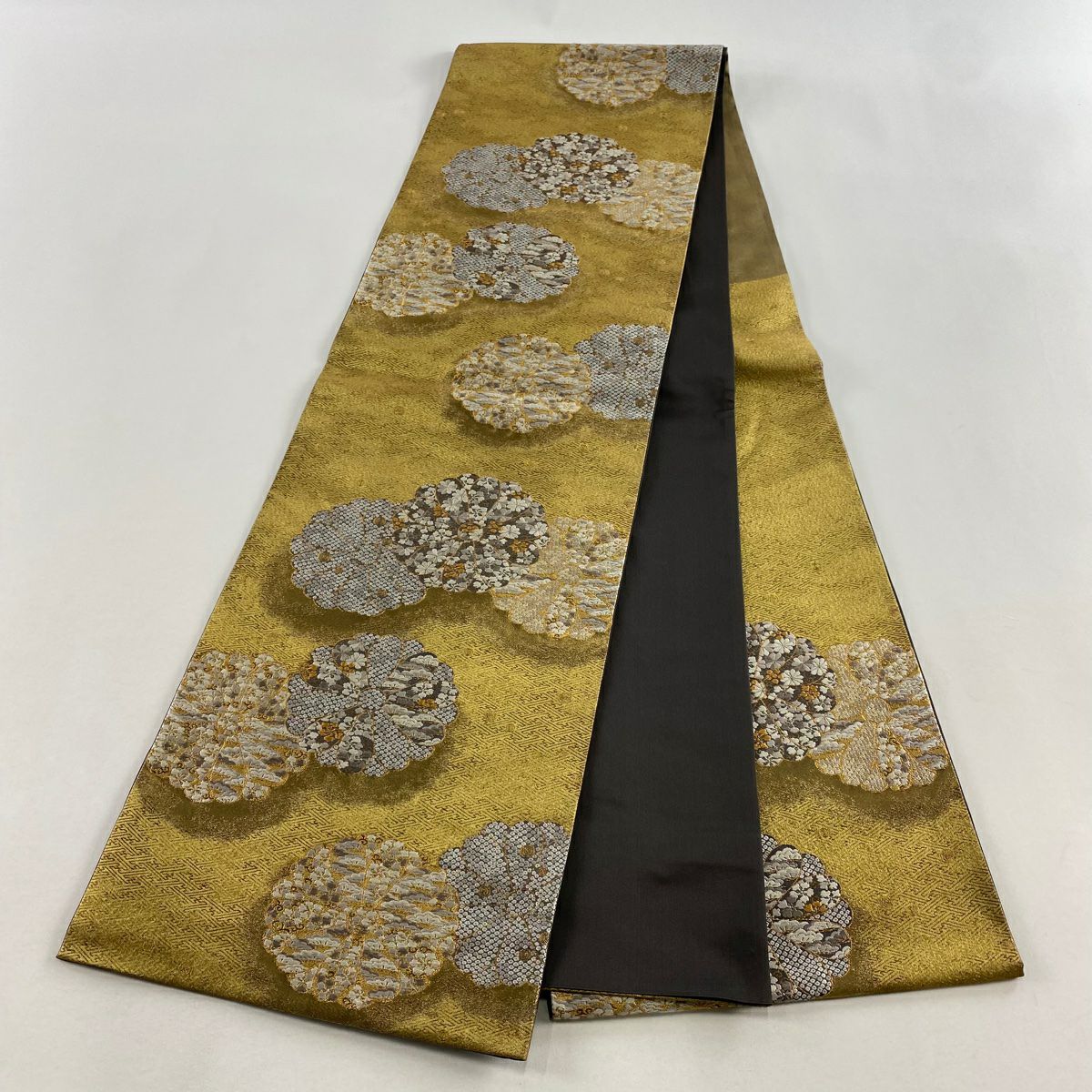 【美品】 袋帶 名品級 加納幸 落款あり 菊花 松樹 金絲 金茶 お太鼓圖案 純蠶絲