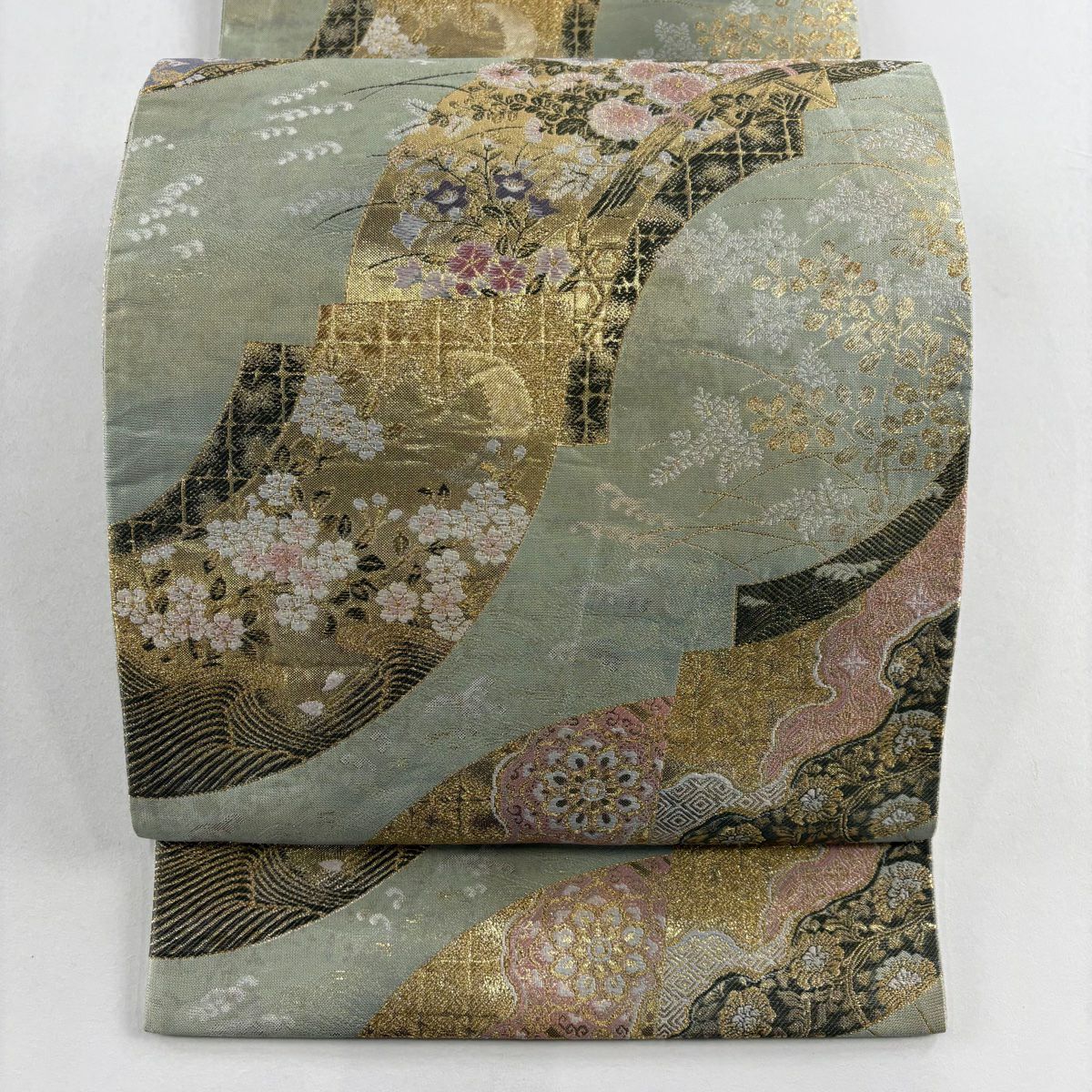 【美品】 袋帶 秀品級 大和 草花紋 扇子面 金金箔 刺繡 淺綠 六通 純蠶絲