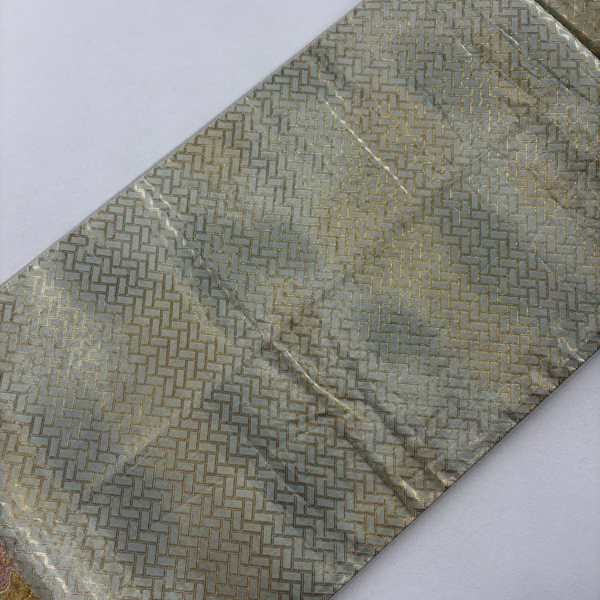 【美品】 袋帶 秀品級 大和 草花紋 扇子面 金金箔 刺繡 淺綠 六通 純蠶絲