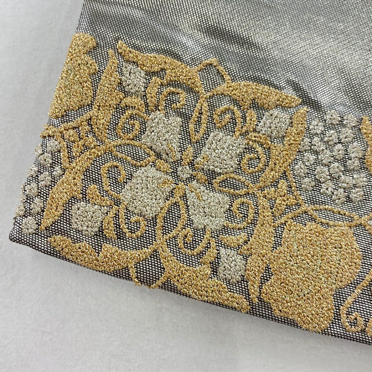 袋帶 逸品級 向鳥文 草花紋紋 相良刺繡 金金箔 銀 お太鼓圖案 純蠶絲