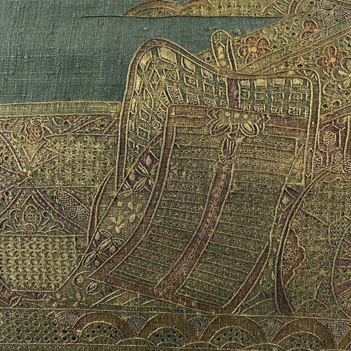 【美品】名古屋帶 秀品級 紬織織 御所車 雲文 刺繡 金絲 深綠 純蠶絲