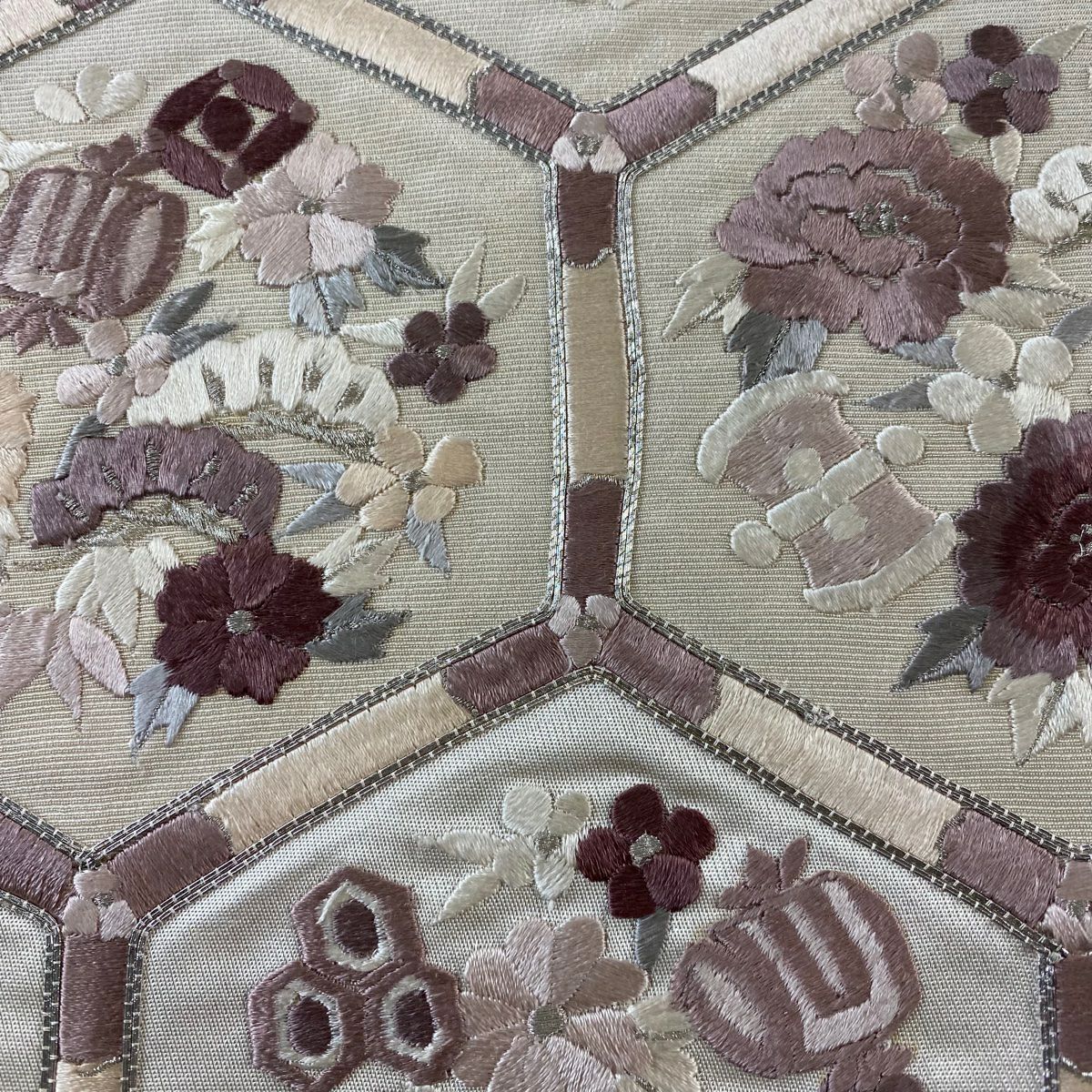 袋帶 秀品級 草花紋紋 寶物滿載 銀線 刺繡 奶油色 大鼓圖案 純蠶絲