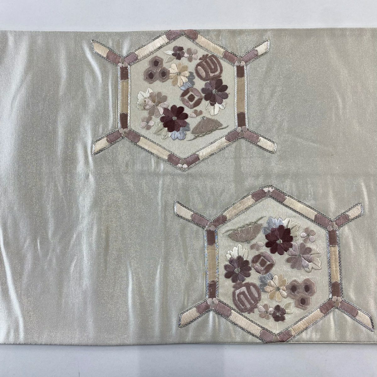 袋帶 秀品級 草花紋紋 寶物滿載 銀線 刺繡 奶油色 大鼓圖案 純蠶絲