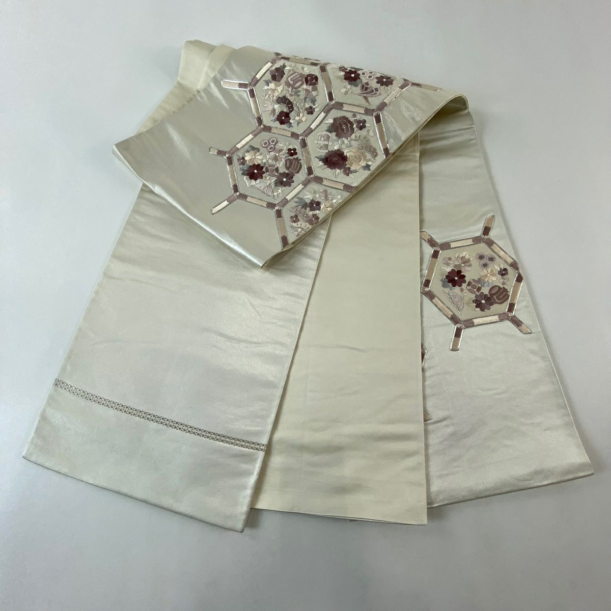 袋帶 秀品級 草花紋紋 寶物滿載 銀線 刺繡 奶油色 大鼓圖案 純蠶絲