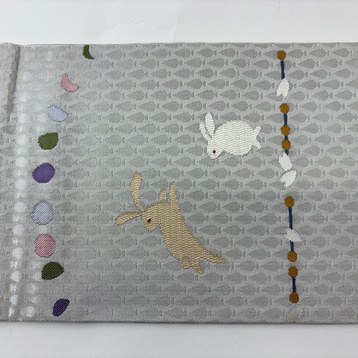 【美品】名古屋帶 逸品級 兔子與月亮 花瓣 灰色 純蠶絲