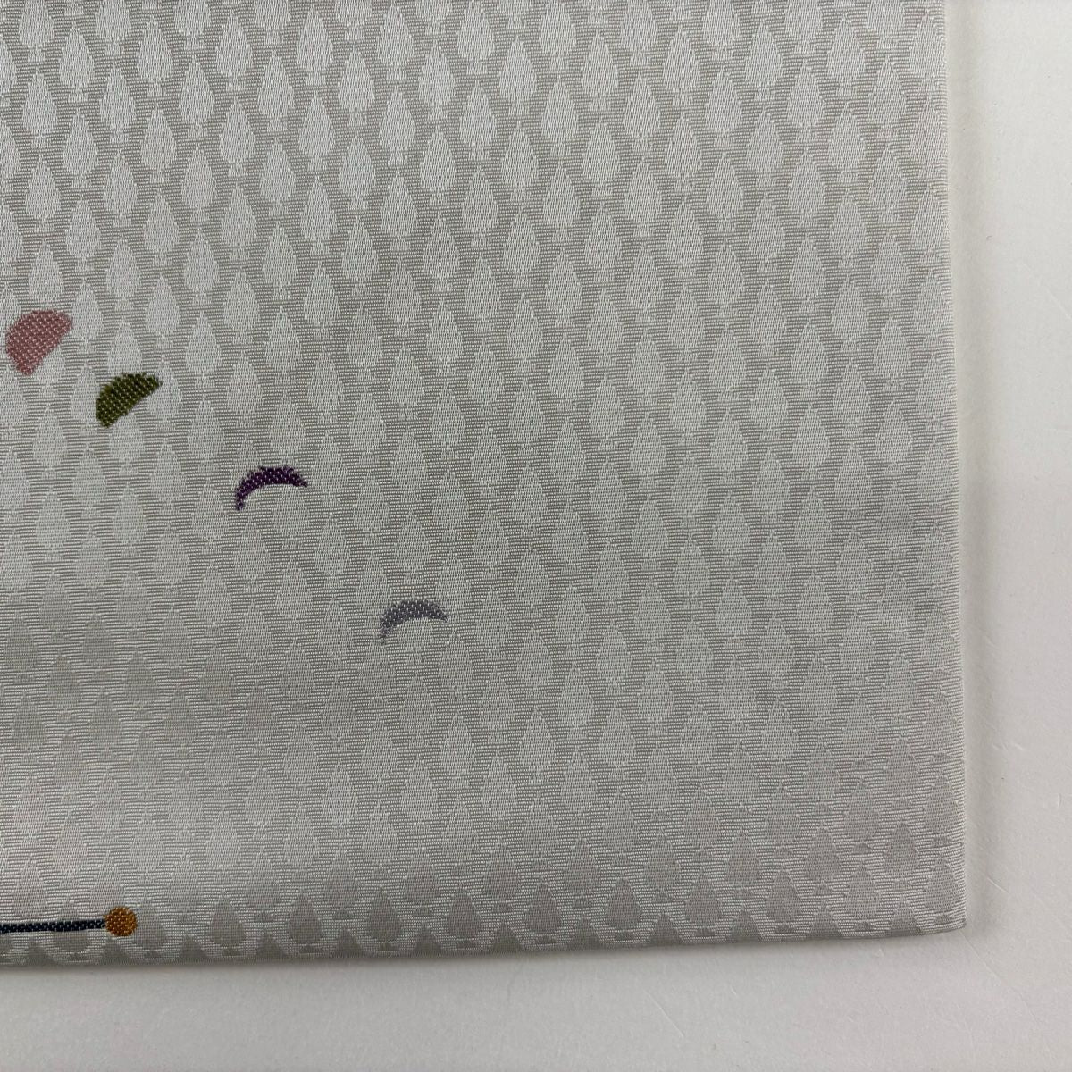 【美品】名古屋帶 逸品級 兔子與月亮 花瓣 灰色 純蠶絲