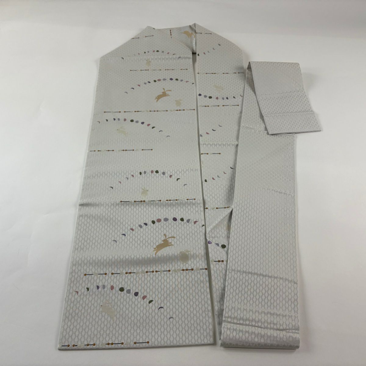 【美品】名古屋帶 逸品級 兔子與月亮 花瓣 灰色 純蠶絲