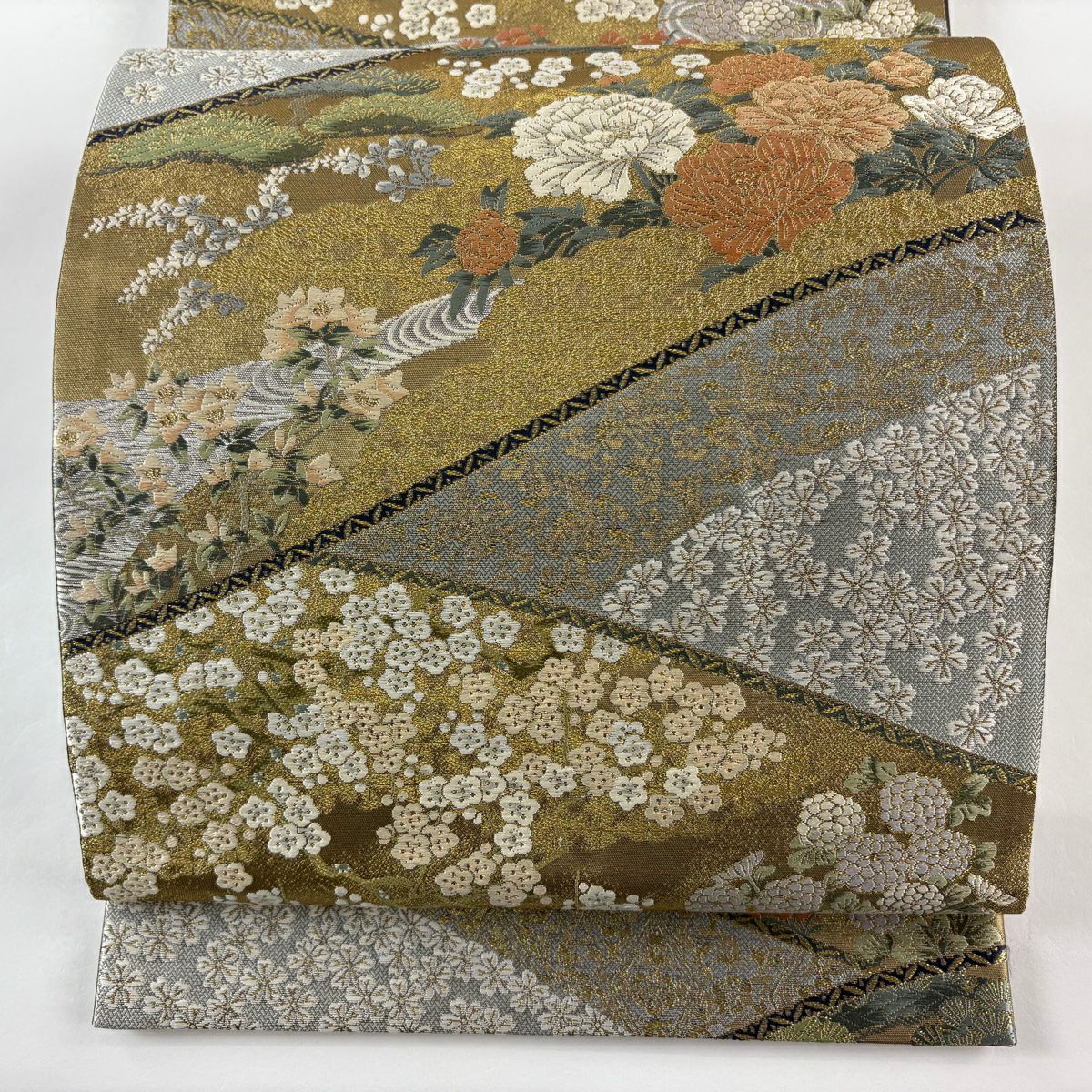 【美品】 袋帶 逸品級 落款あり 織匠十一代目 篠屋宗兵衛 本金金箔 牡丹 松樹梅花 唐織 金糸 銀 六通 純蠶絲