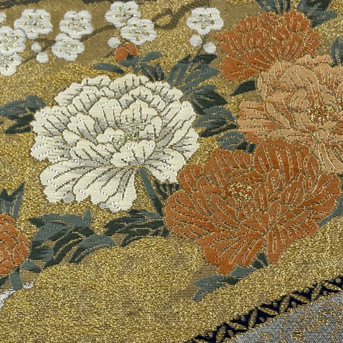 【美品】 袋帶 逸品級 落款あり 織匠十一代目 篠屋宗兵衛 本金金箔 牡丹 松樹梅花 唐織 金糸 銀 六通 純蠶絲