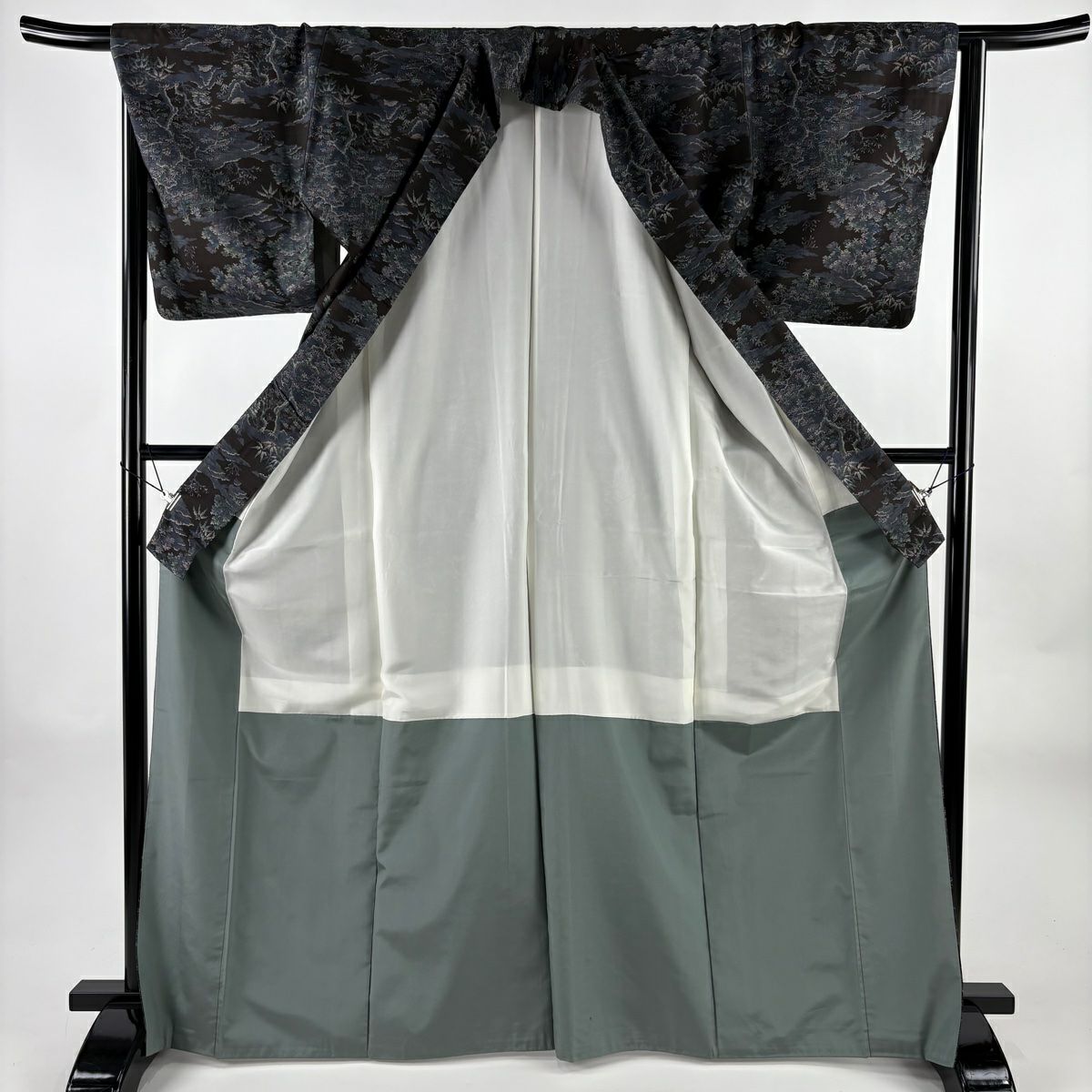 【美品】 大島紬織 身長168cm 袖長66cm M 雙層 純泥染 證書在側 樹木 笹 黑 純蠶絲 名品級