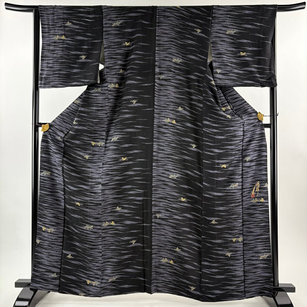 【美品】 小紋 身長165cm 袖長65.5cm M 雙層 コシノアヤコ 落款あり 松樹葉 舟 金銀彩 黑 純蠶絲 名品級