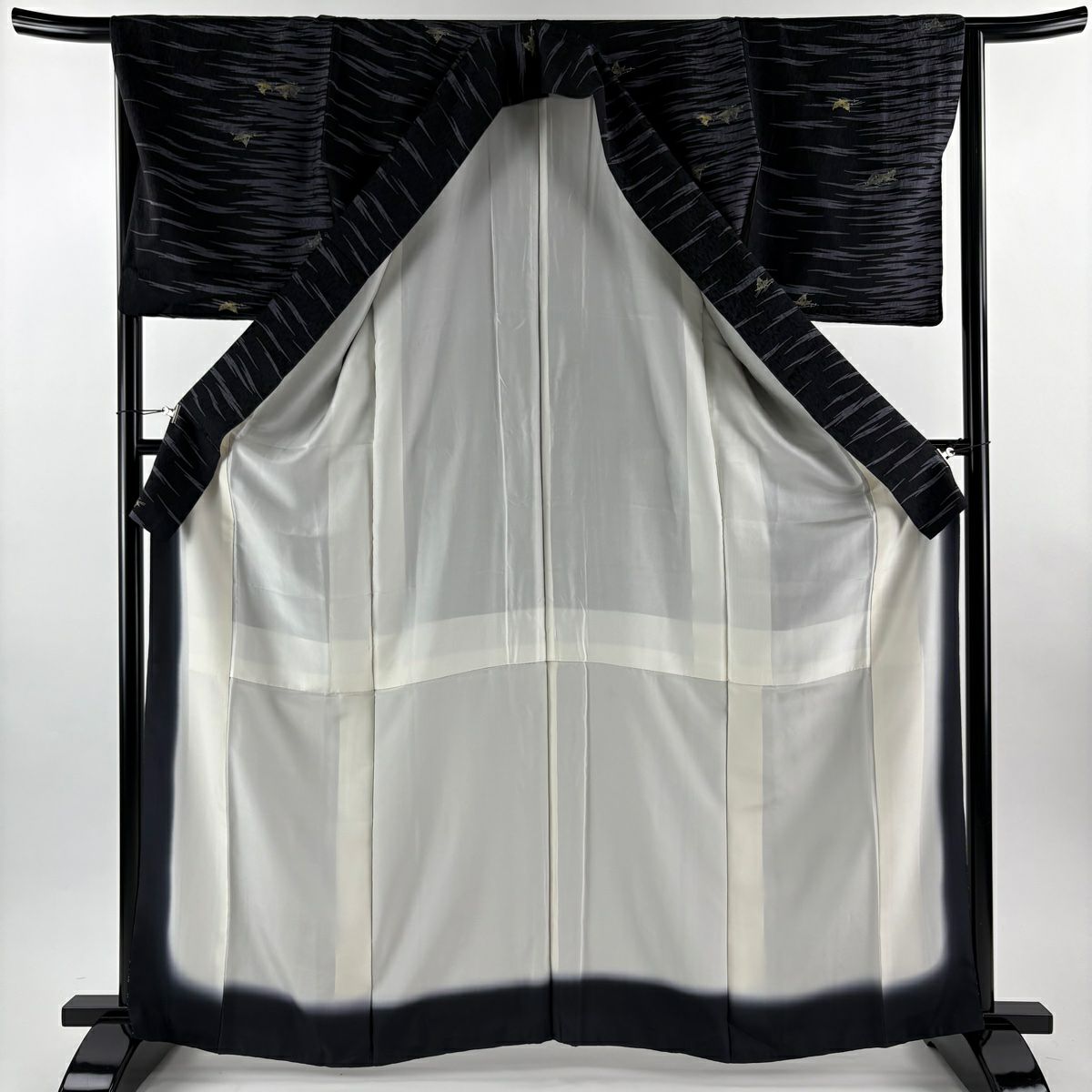 【美品】 小紋 身長165cm 袖長65.5cm M 雙層 コシノアヤコ 落款あり 松樹葉 舟 金銀彩 黑 純蠶絲 名品級