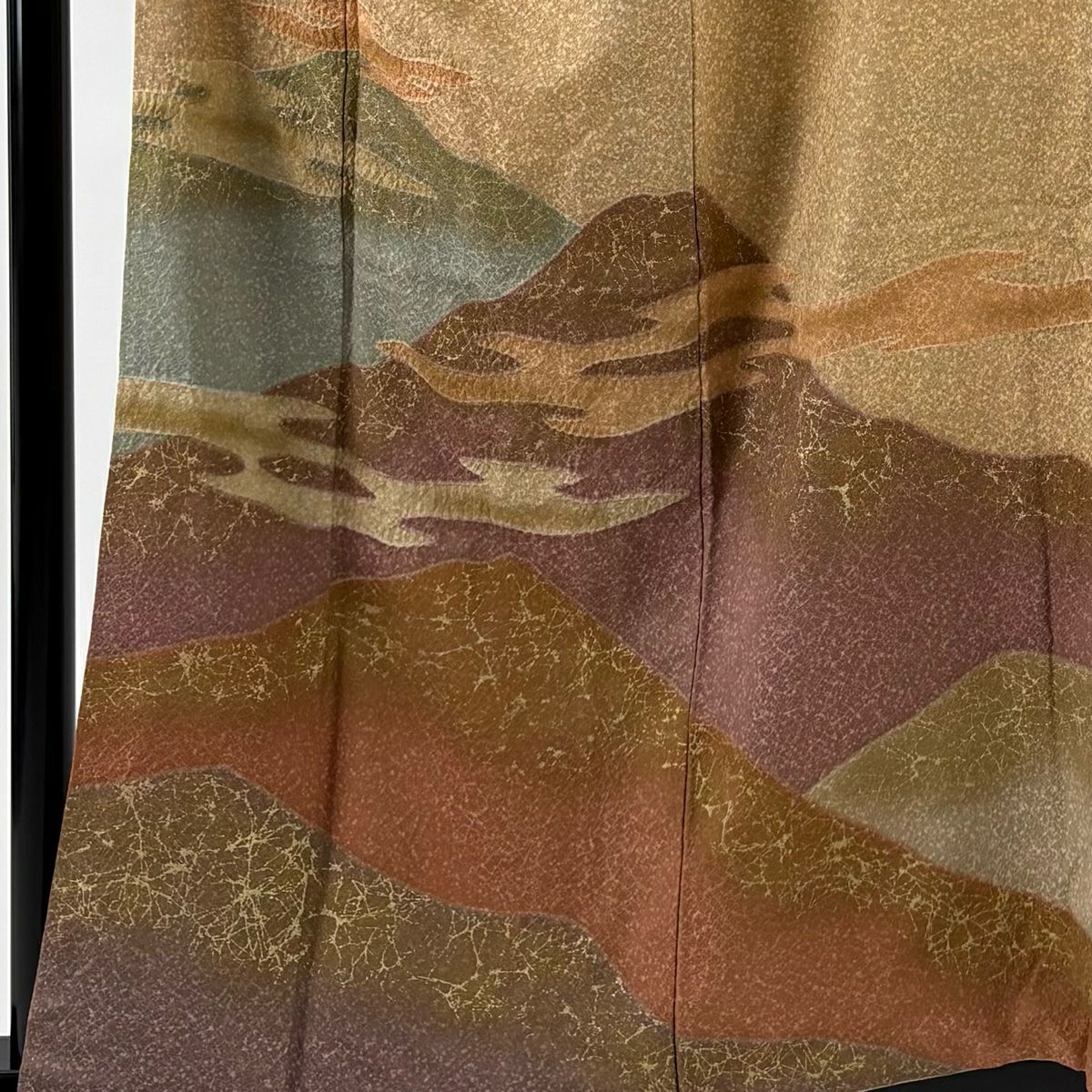 【美品】訪問服 身長159cm 袖長68cm L 雙層 翠山工房 落款あり 山並み 雲文 金彩裝飾 絞染 薄茶 純蠶絲 名品級