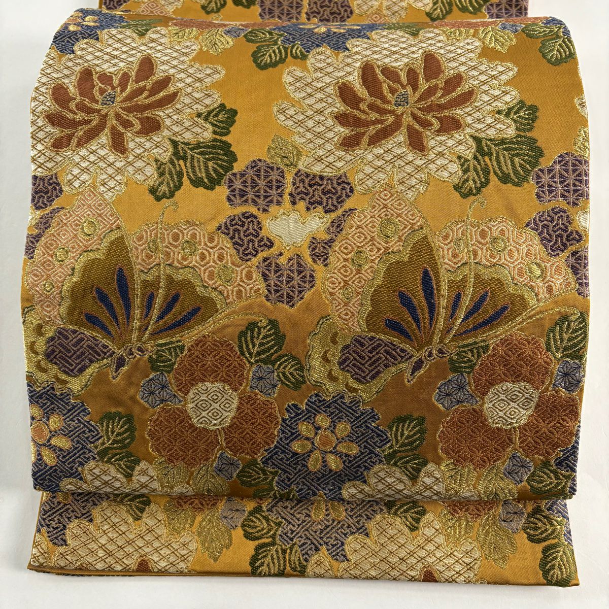 【美品】 袋帶 秀品級 草花紋紋 蝶 金絲 山吹茶 六通 純蠶絲