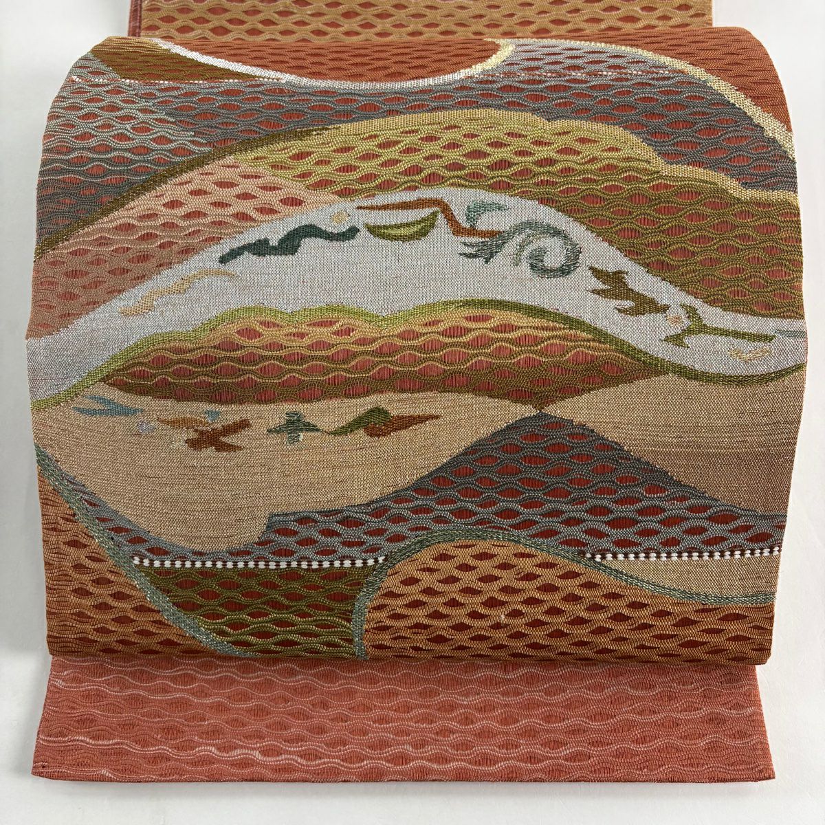 【美品】 袋帶 秀品級 幾何圖案 金彩裝飾 銀彩 茜色 大鼓圖案 純蠶絲