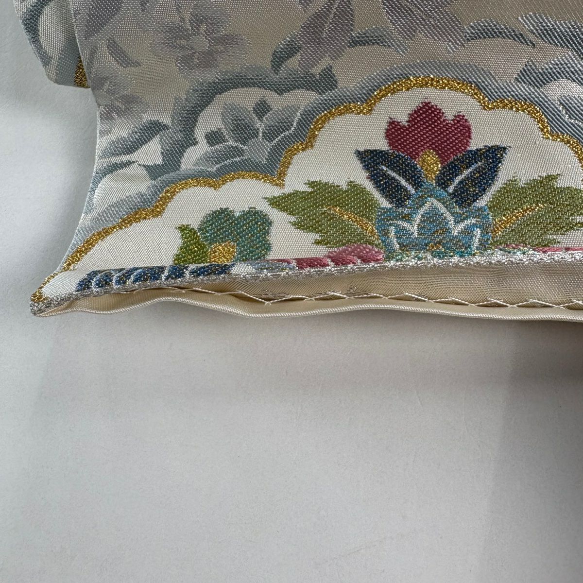 【美品】 袋帶 秀品級 關西仕立 華紋 草花紋紋 金銀彩 金金箔 灰白 六通 純蠶絲