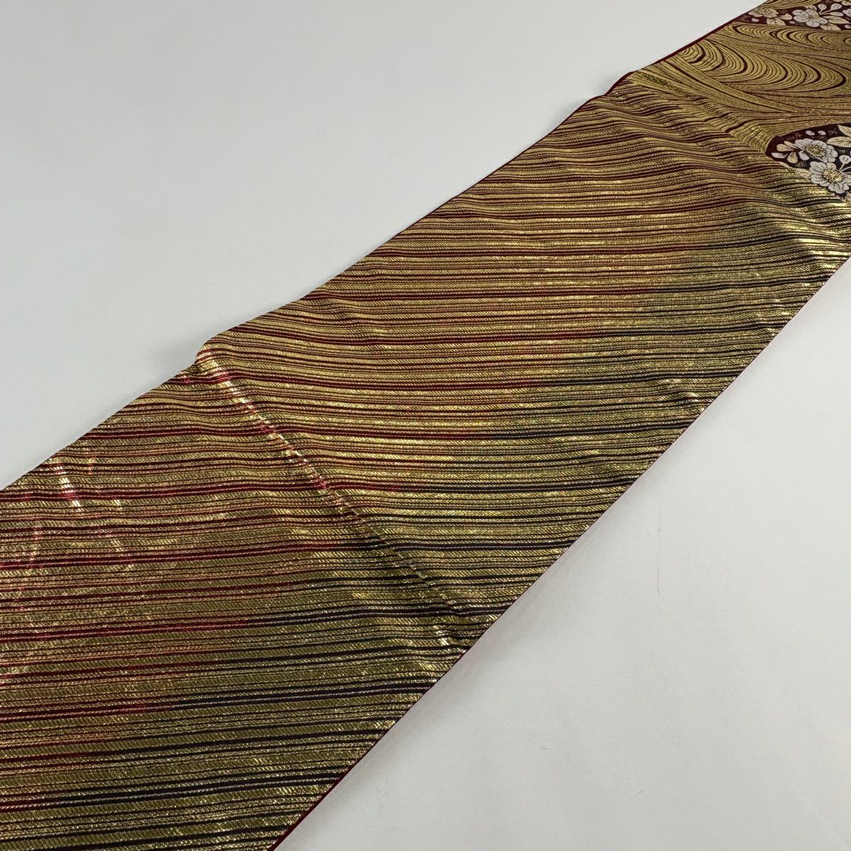 【美品】 袋帶 秀品級 流水 草花紋 金糸 金金箔 紅 六通 純蠶絲