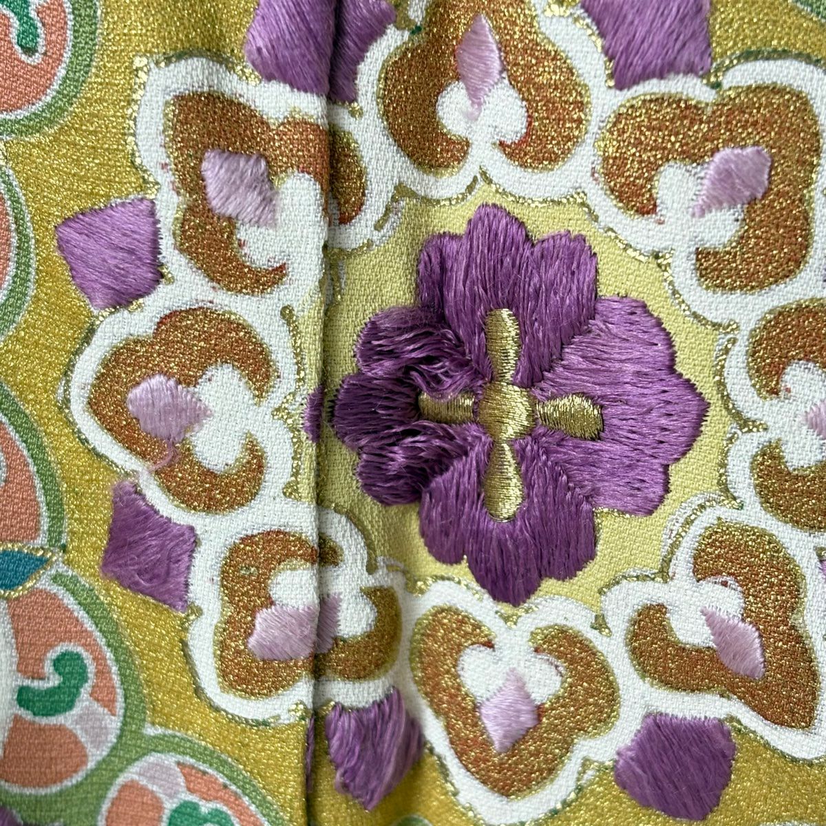訪問服 身長161cm 袖長69cm L 雙層 帝王紫 落款あり 華紋 花唐草紋 刺繡 金彩裝飾 粉米色 純蠶絲 逸品級