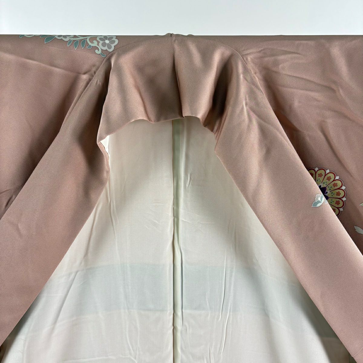 訪問服 身長161cm 袖長69cm L 雙層 帝王紫 落款あり 華紋 花唐草紋 刺繡 金彩裝飾 粉米色 純蠶絲 逸品級