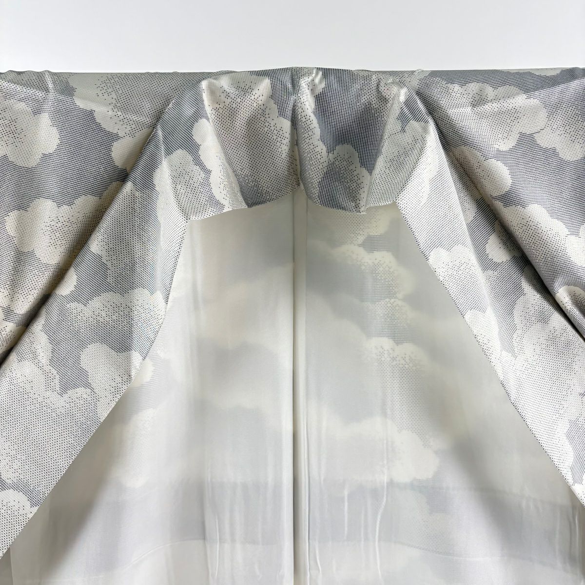【美品】 大島紬織 身長158.5cm 袖長63cm S 雙層 桑原啓之介 落款あり 證書あり 雲紋 灰色 純蠶絲 逸品級