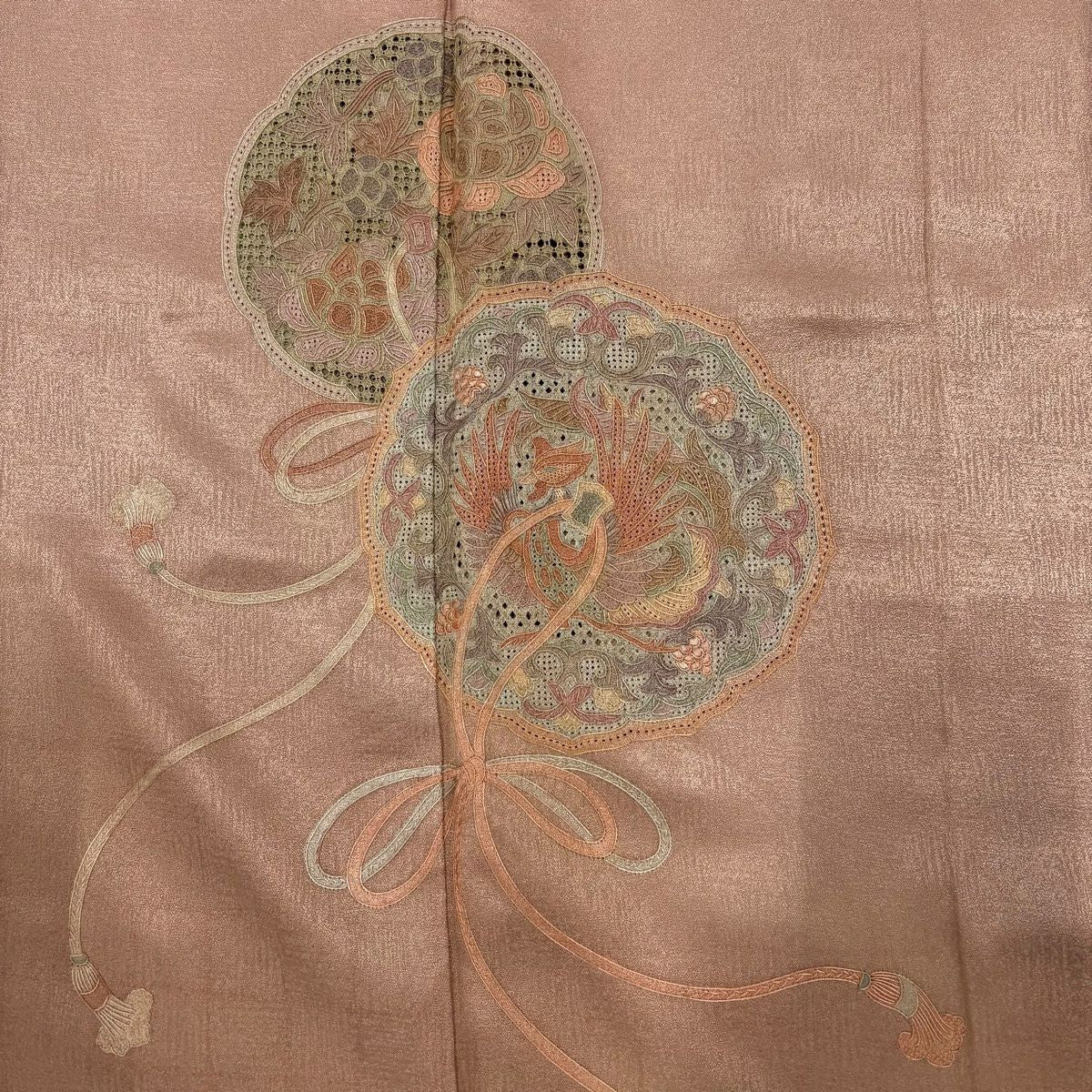【美品】訪問服 身長163cm 袖長66.5cm M 雙層 鏡裏文 鳳凰 刺繡 漸層 粉米色 純蠶絲 秀品級