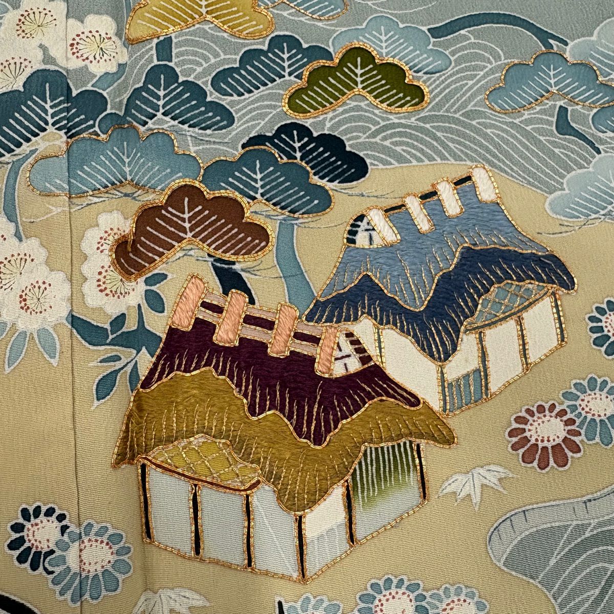 色留袖禮服 身長154.5cm 袖長61.5cm S 雙層 落款あり 家屋 松樹竹子梅花 金糸 刺繡 灰綠 純蠶絲 秀品級 三つ紋
