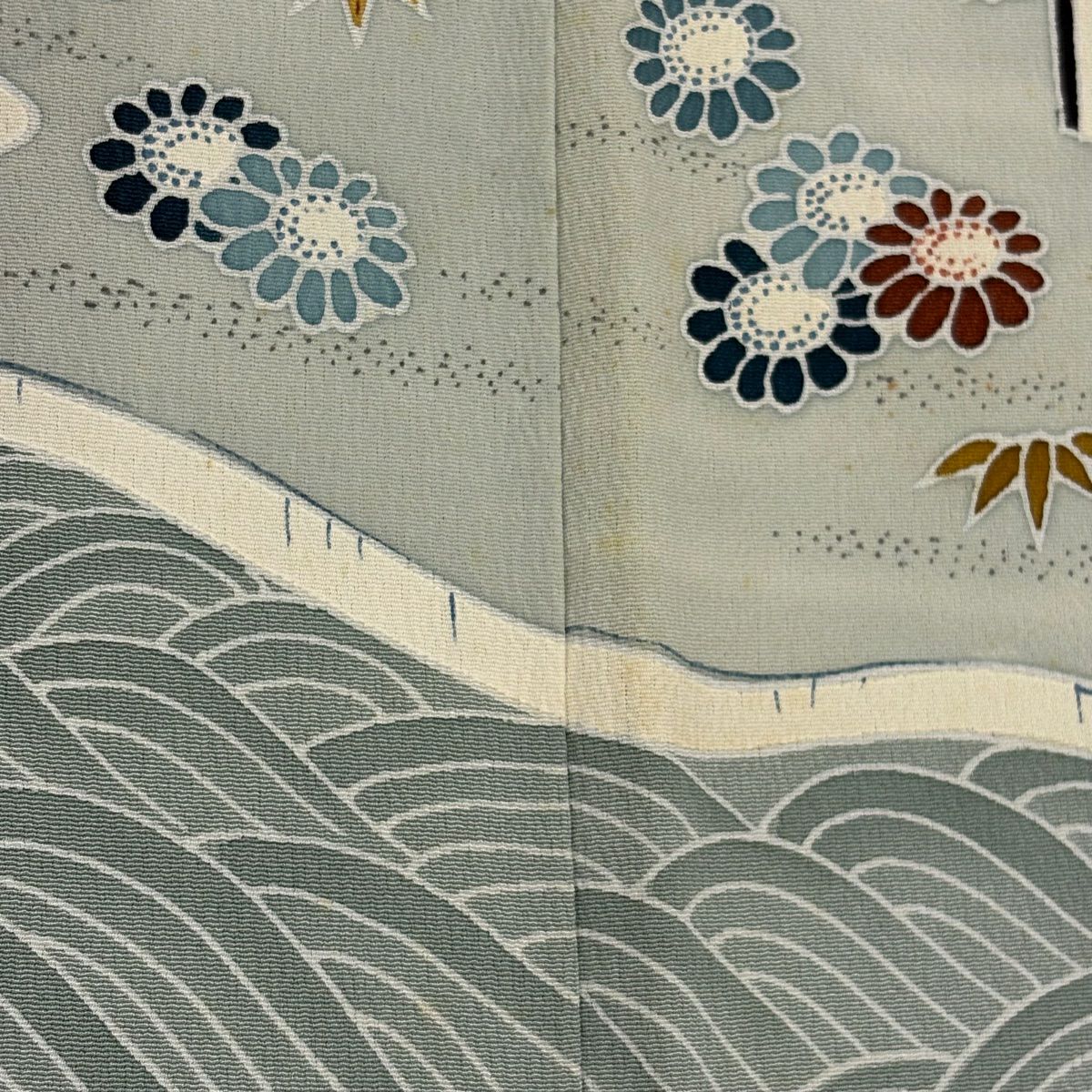 色留袖禮服 身長154.5cm 袖長61.5cm S 雙層 落款あり 家屋 松樹竹子梅花 金糸 刺繡 灰綠 純蠶絲 秀品級 三つ紋