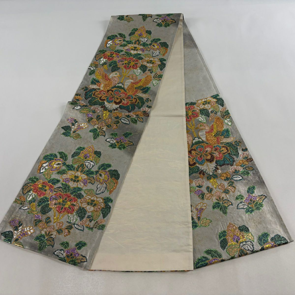 【美品】 袋帶 秀品級 向鳥 草花紋紋 金金箔 灰色 六通 純蠶絲