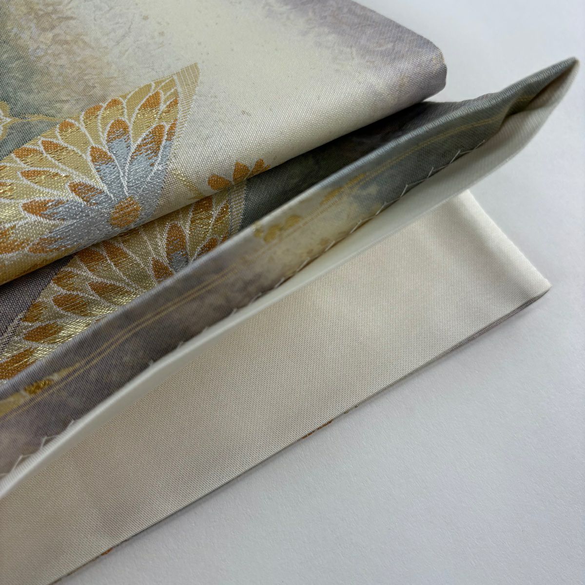 【美品】 袋帶 秀品級 菊花 幾何圖案 金絲 金金箔 米色 六通 純蠶絲