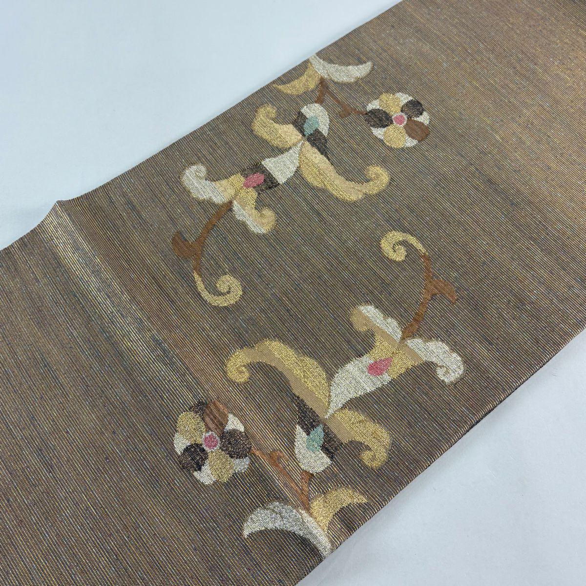 【美品】 袋帶 秀品級 關西仕立 草花紋 金絲 金金箔 金色 大鼓圖案 純蠶絲