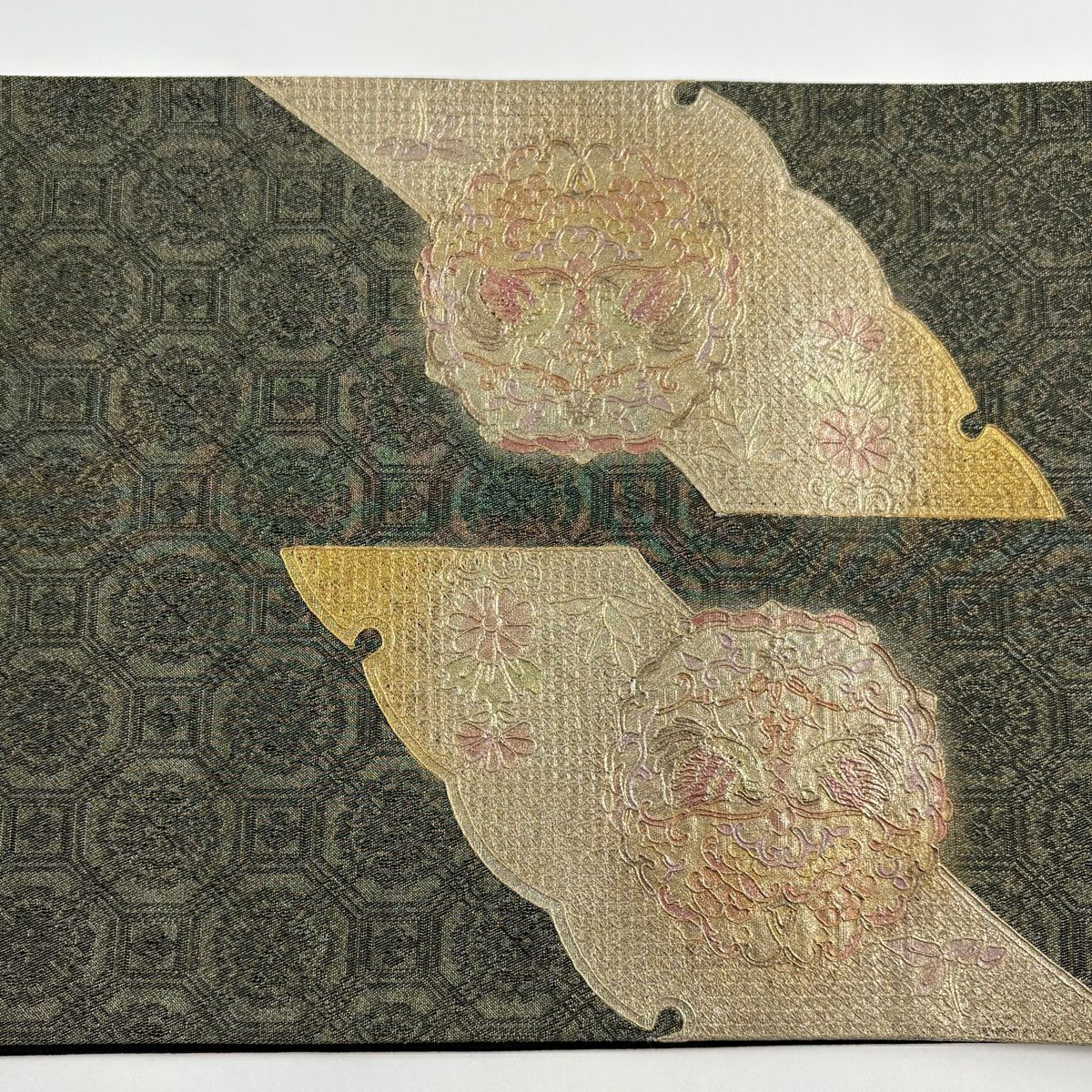 【美品】 袋帶 秀品級 向鳥 草花紋刺繡 金銀彩 金色 大鼓圖案 純蠶絲