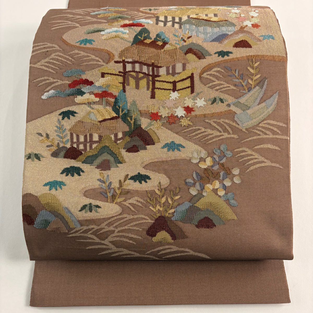 【美品】 袋帶 秀品級 清祥綴 家屋 松樹竹子梅花 金絲 小豆色 大鼓圖案 純蠶絲