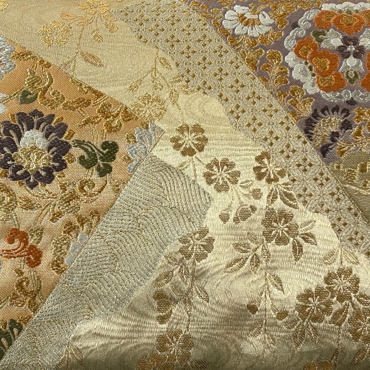【美品】 袋帶 秀品級 草花紋紋 金銀彩 刺繡 金色 六通 純蠶絲