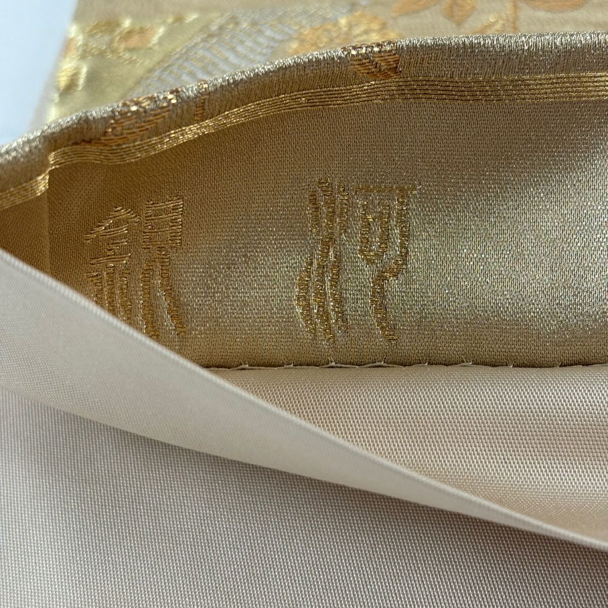 【美品】 袋帶 秀品級 草花紋紋 金銀彩 刺繡 金色 六通 純蠶絲