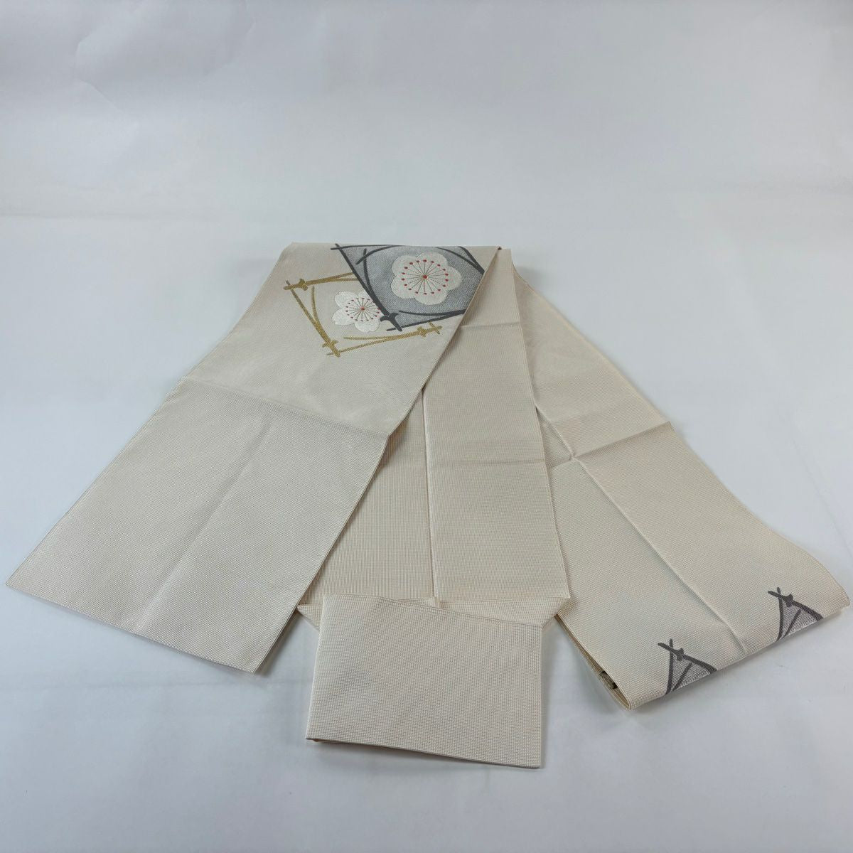 名古屋帶 優品級 松樹葉仕立 八寸名古屋帶 梅花 松樹葉 刺繡 金銀彩 米色 純蠶絲