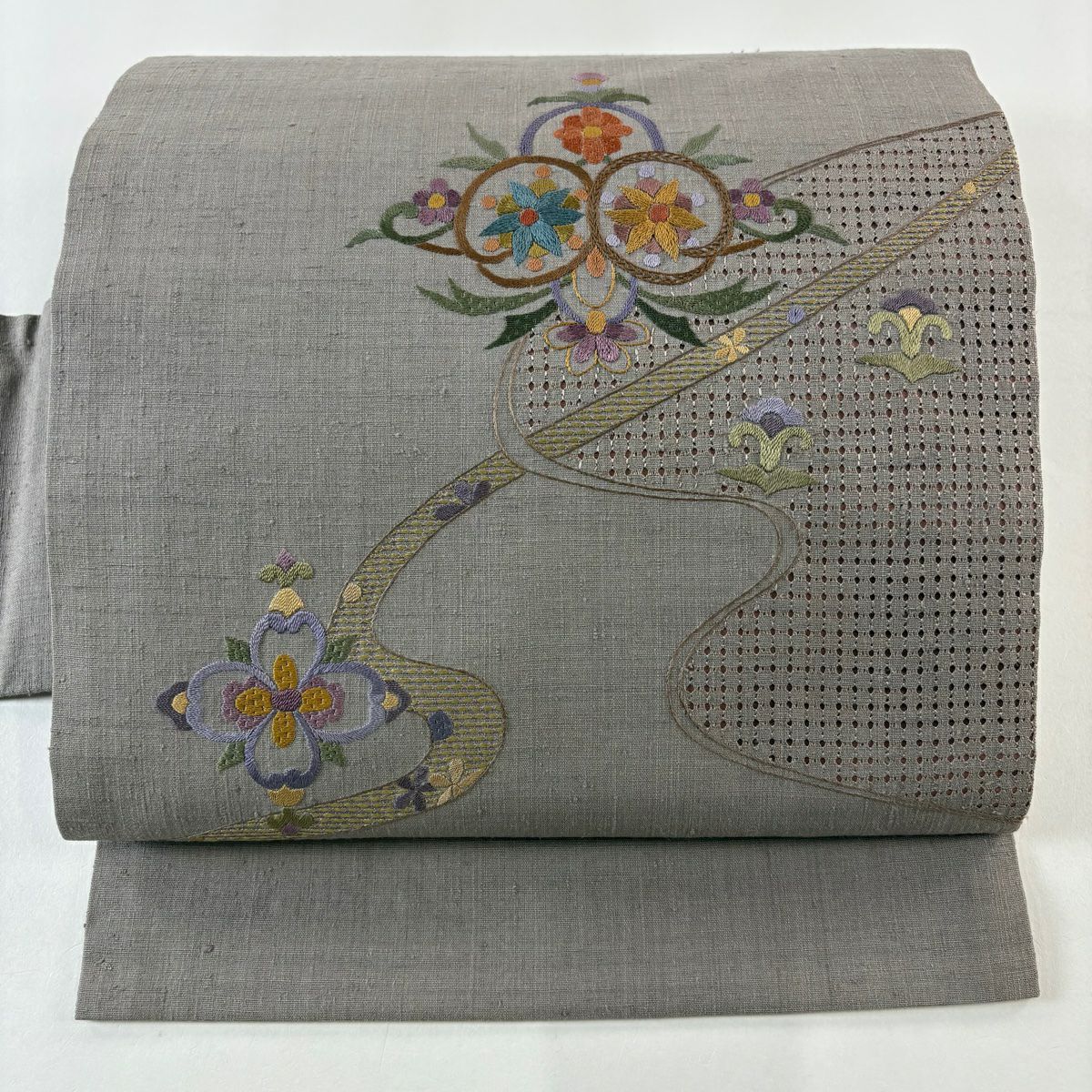 【美品】名古屋帶 優品級 紬織織 草花紋紋 流水刺繡 灰茶 純蠶絲